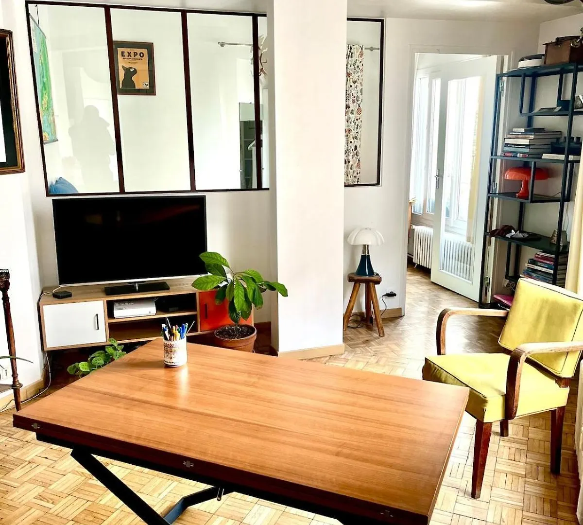 Beautiful And Bright Appartement In Montmartre Paris