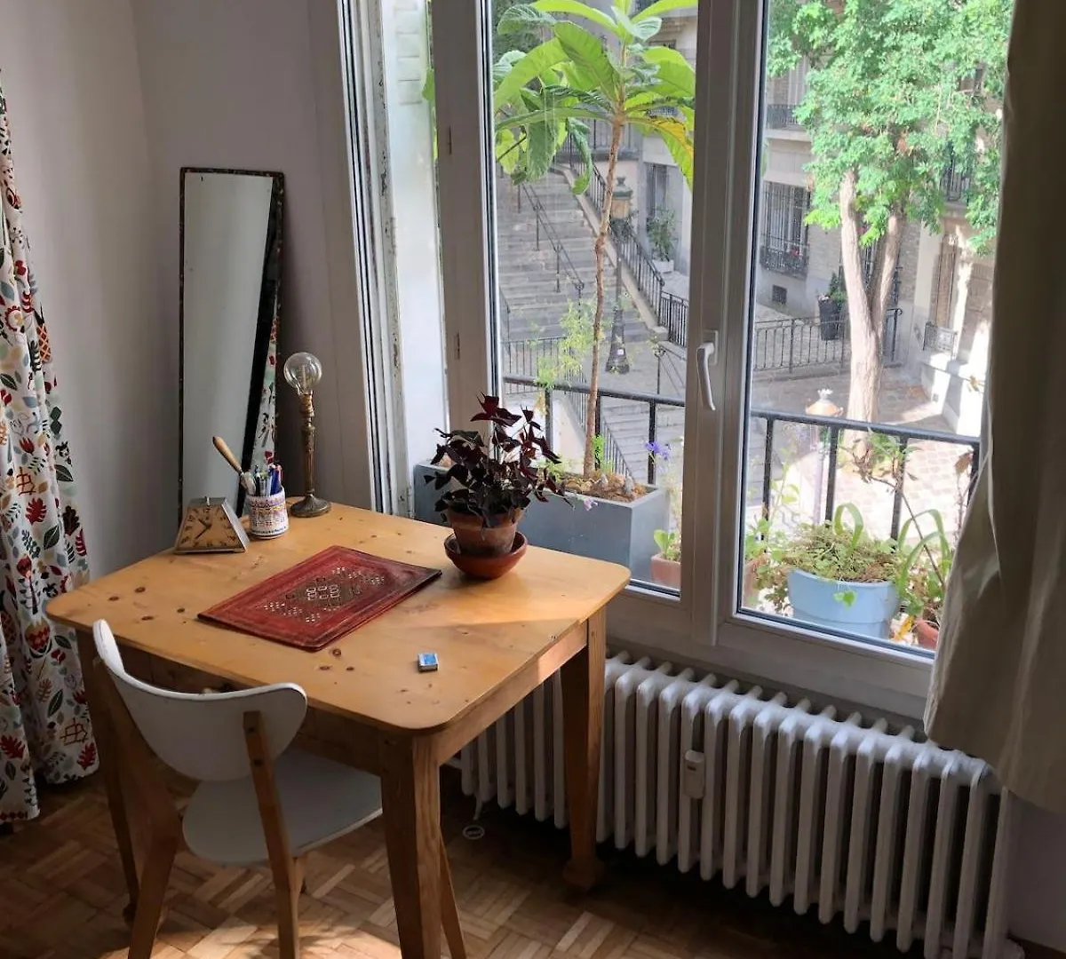 Beautiful And Bright Appartement In Montmartre Paris